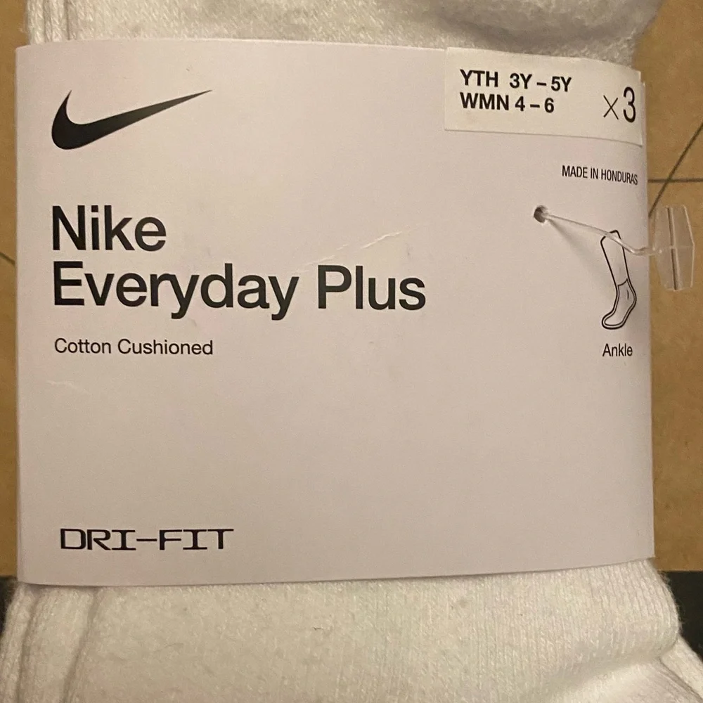 Nike dri-fit everyday plus cushioned socks
